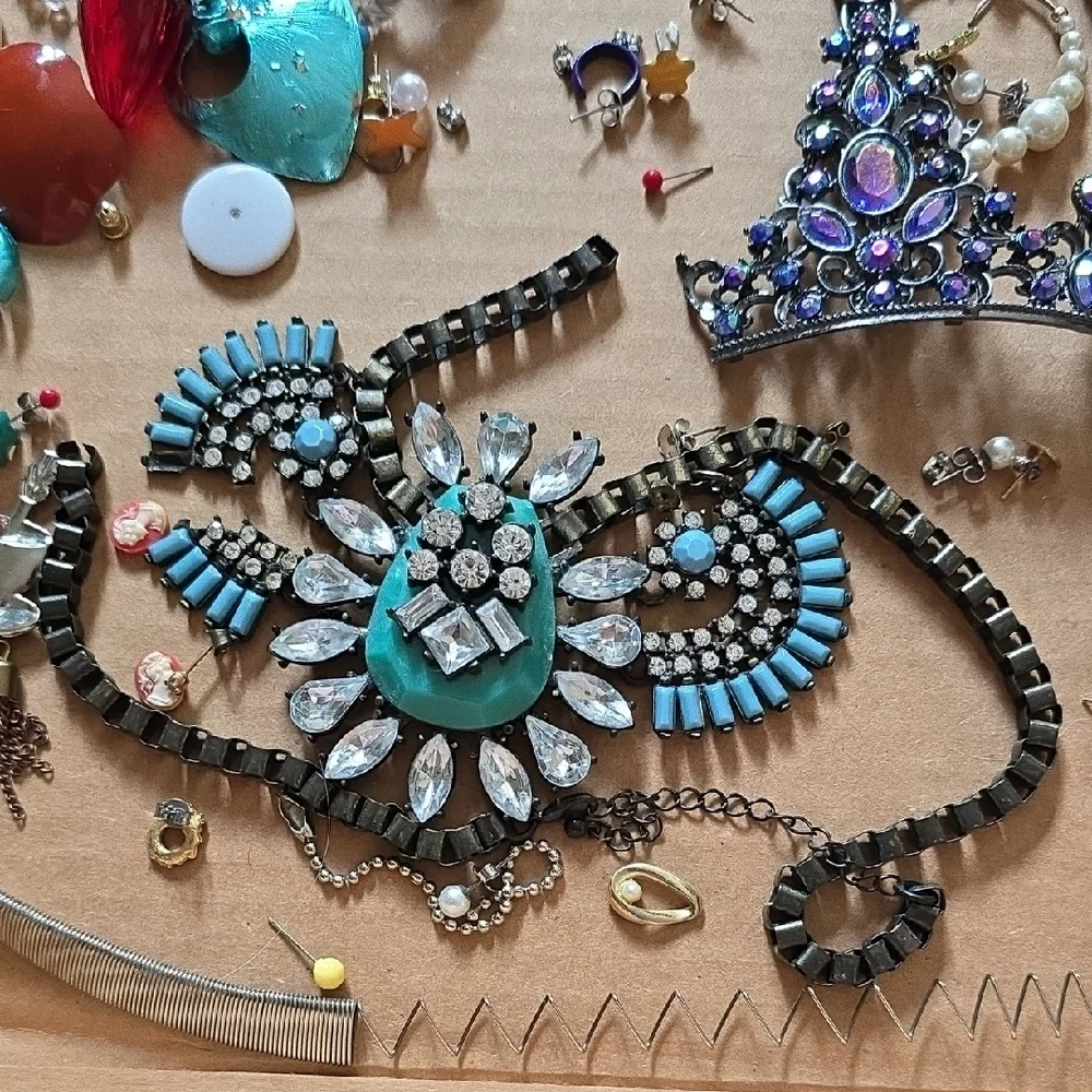 Broken Jewelry Pieces Lot - Picture 4 of 7